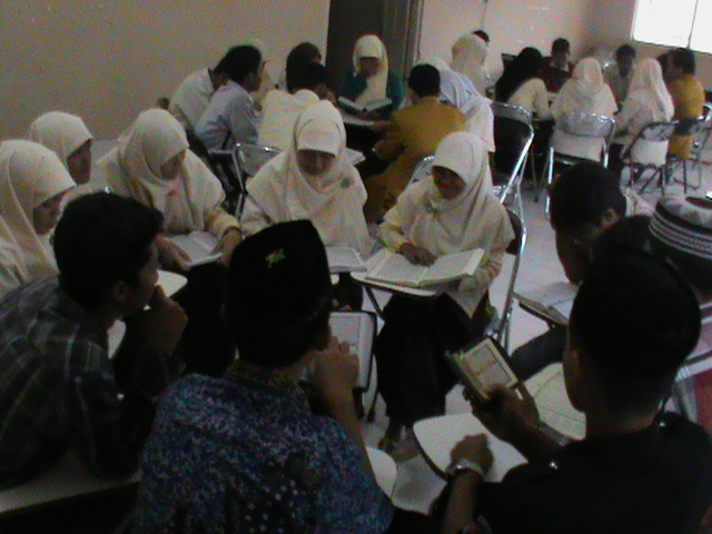 Gb. Peserta sedang melaksanakan screening baca Al Quran